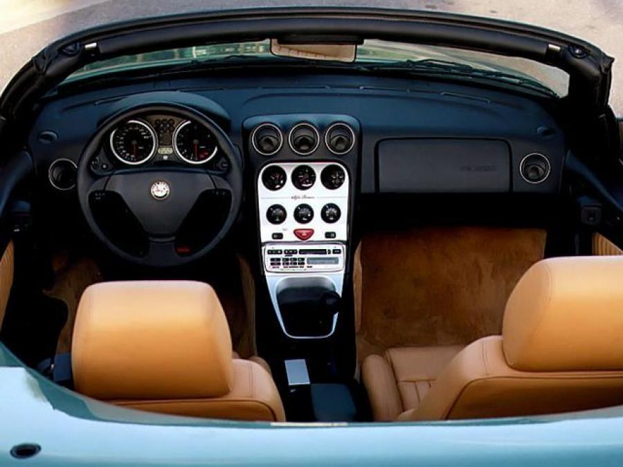 Торпедо Alfa Romeo Spider (916S) 1998 года  (фото 9 из 12)